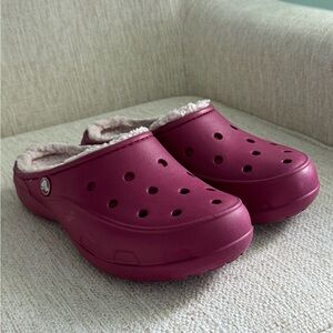 Raspberry Sherpa lined CROCS